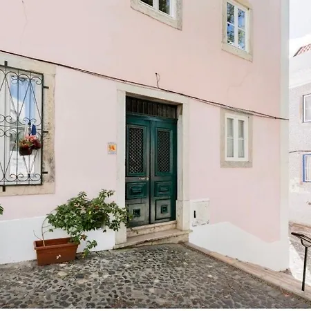 Classy, Restored Art-filled In Historic Center ליסבון